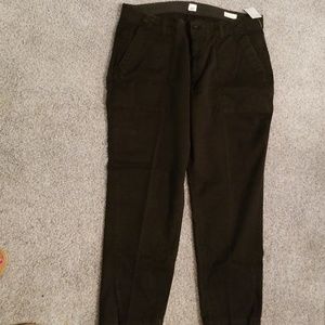 Gap Cargo Girlfriend Crops